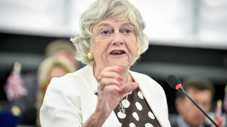 Policía Antiterrorista británica confirma que exdiputada Ann Widdecombe fue víctima de un ataque deliberado Policía Antiterrorista británica confirma que exdiputada Ann Widdecombe fue víctima de un ataque deliberado