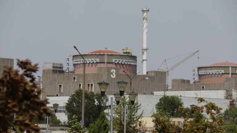 Ciudad que alberga la mayor central nuclear de Europa queda sin electricidad tras ataques con drones Ciudad que alberga la mayor central nuclear de Europa queda sin electricidad tras ataques con drones