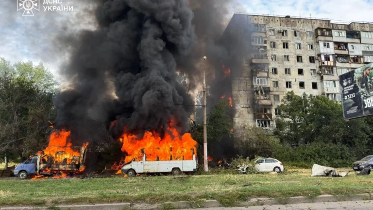 Nuevos ataques rusos dejan al menos tres muertos y una decena de heridos en Zaporiyia y Jersón Nuevos ataques rusos dejan al menos tres muertos y una decena de heridos en Zaporiyia y Jersón