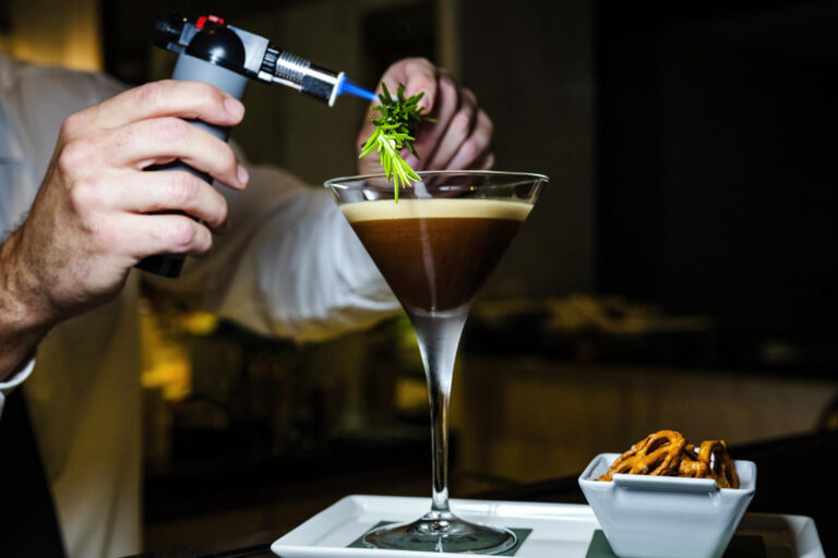 El consumo de alcohol en Estados Unidos llega a su punto más bajo en 86 años y transforma la gastronomía de lujo El consumo de alcohol en Estados Unidos llega a su punto más bajo en 86 años y transforma la gastronomía de lujo