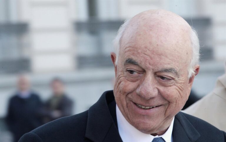 La Audiencia Nacional española abre juicio contra BBVA, su expresidente y 14 personas más por presuntos encargos ilegales La Audiencia Nacional española abre juicio contra BBVA, su expresidente y 14 personas más por presuntos encargos ilegales