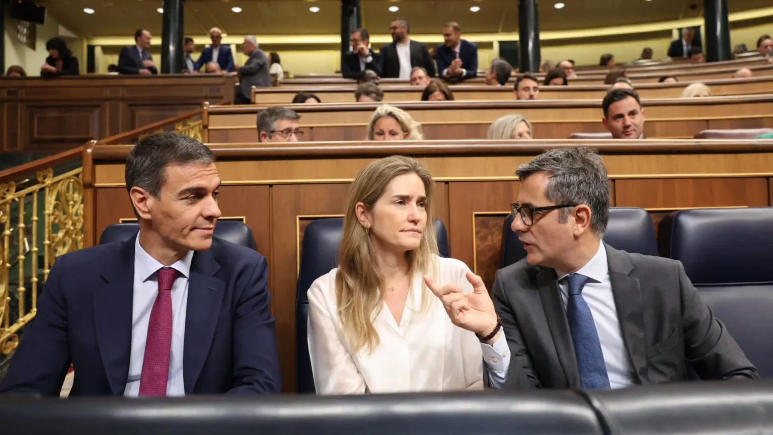 Bruselas señala a España por no frenar la corrupción entre altos cargos ni combatir conflictos de intereses Bruselas señala a España por no frenar la corrupción entre altos cargos ni combatir conflictos de intereses