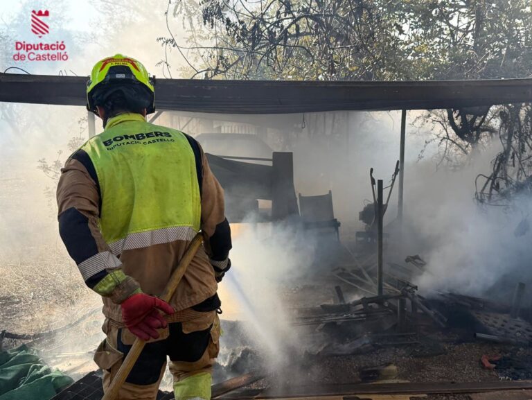 Logran controlar incendio de vegetación en Peñíscola Logran controlar incendio de vegetación en Peñíscola