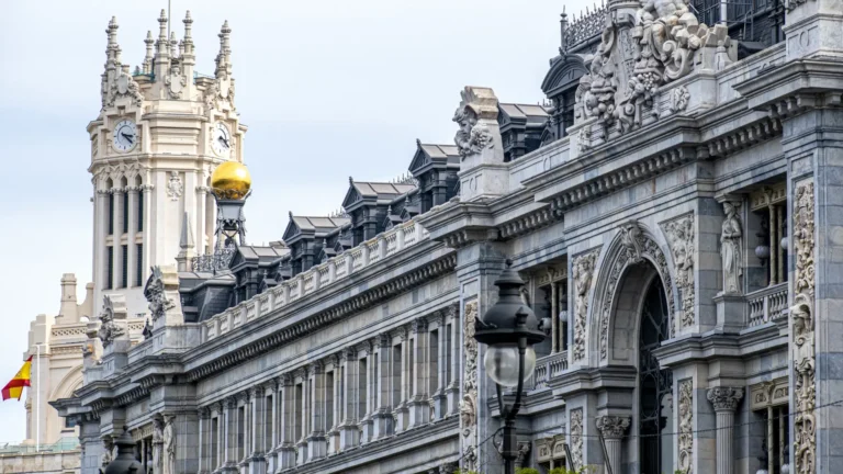 La deuda de los hogares españoles registra su nivel más bajo desde 1999 al situarse en 42,5% del PIB La deuda de los hogares españoles registra su nivel más bajo desde 1999 al situarse en 42,5% del PIB