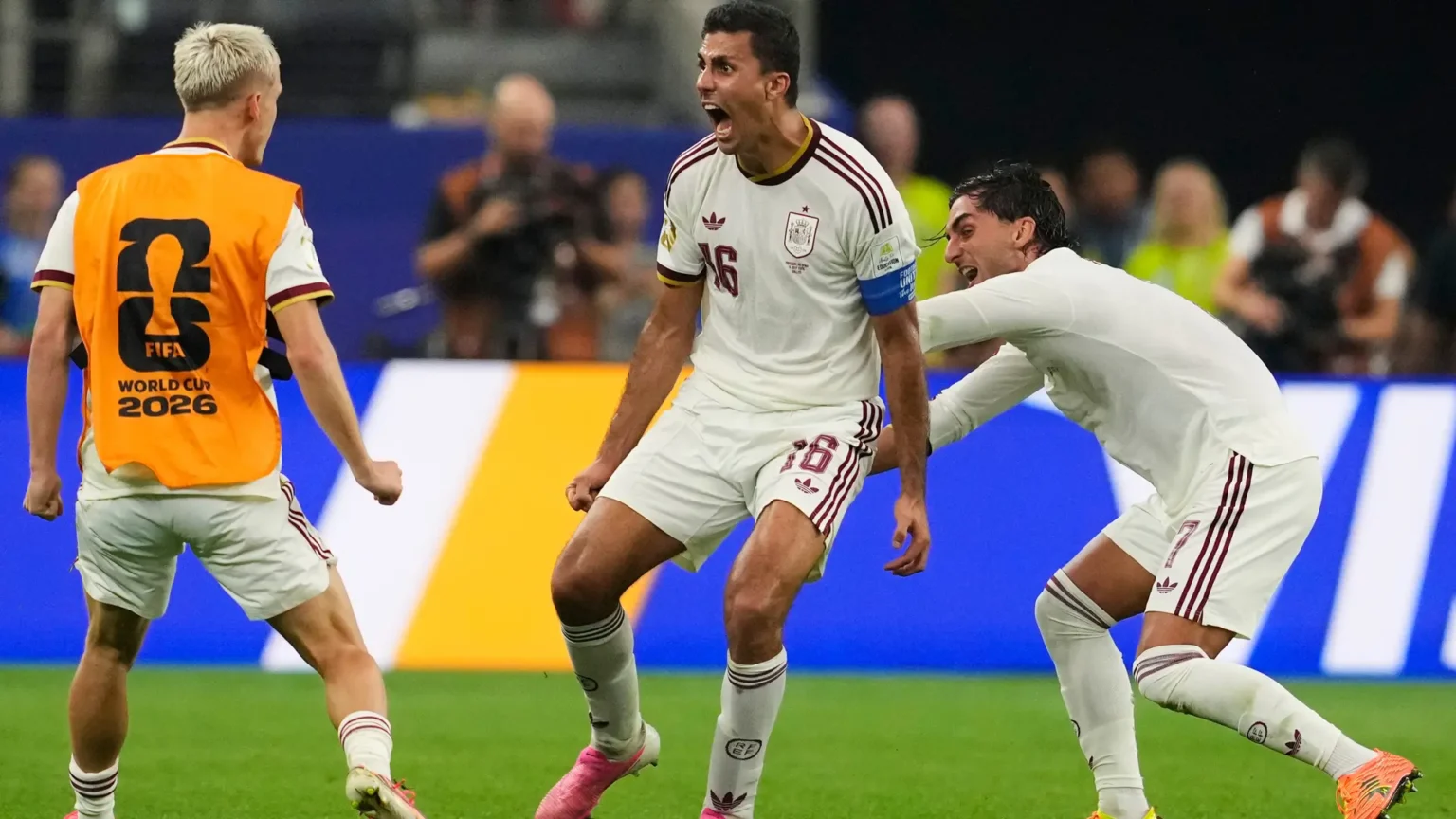 España avanza a cuartos de final del Mundial 2026 tras vencer a Portugal con gol agónico de Mikel Merino España avanza a cuartos de final del Mundial 2026 tras vencer a Portugal con gol agónico de Mikel Merino