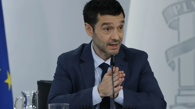 Gobierno español aprueba reparto récord de 904 millones de euros para financiar la dependencia Gobierno español aprueba reparto récord de 904 millones de euros para financiar la dependencia