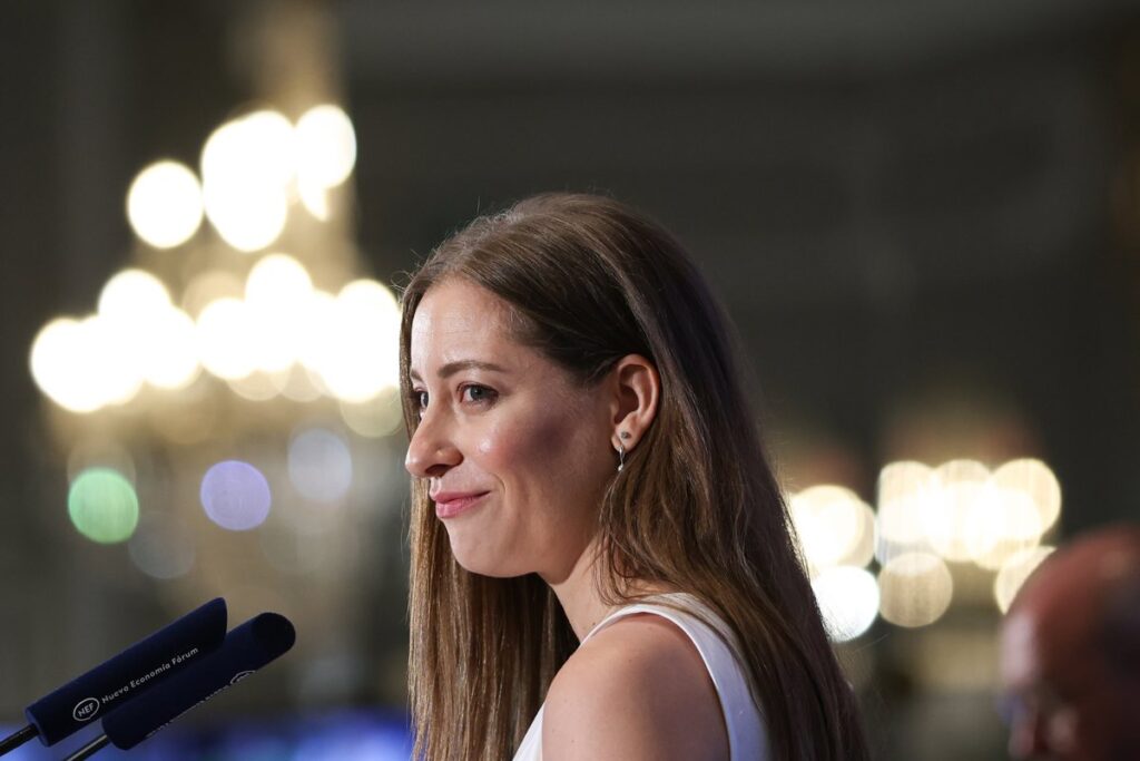 Ester Muñoz defiende entenderse con Vox y confía en investidura de Moreno como presidente Ester Muñoz defiende entenderse con Vox y confía en investidura de Moreno como presidente