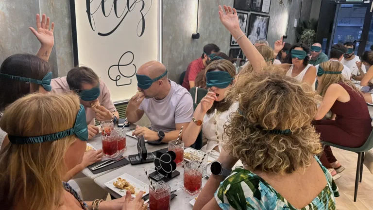Una experiencia gastronómica a ciegas recorre seis países sin salir de La Almozara en Zaragoza Una experiencia gastronómica a ciegas recorre seis países sin salir de La Almozara en Zaragoza