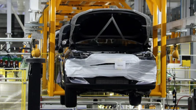 Fabricantes chinos instalan plantas en Europa mientras Volkswagen enfrenta su peor crisis en una década Fabricantes chinos instalan plantas en Europa mientras Volkswagen enfrenta su peor crisis en una década