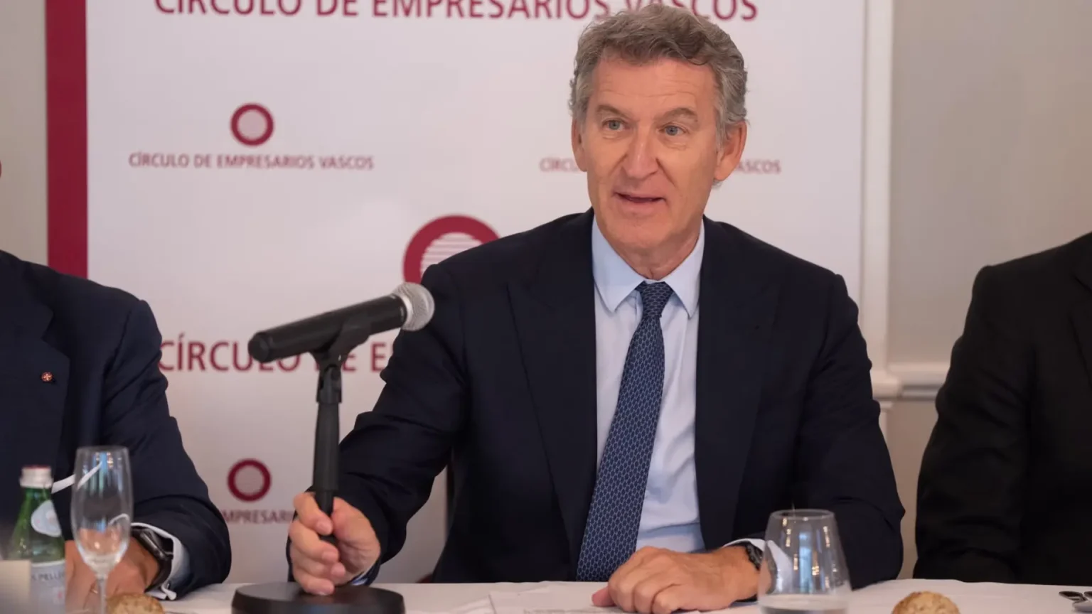 Feijóo se compromete a combatir el absentismo laboral que cuesta 30 mil millones de euros a España Feijóo se compromete a combatir el absentismo laboral que cuesta 30 mil millones de euros a España