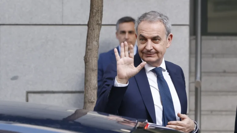 Grupo peruano Gloria reconoce pago de 200 mil euros a Zapatero por intermediación con Bolivia Grupo peruano Gloria reconoce pago de 200 mil euros a Zapatero por intermediación con Bolivia