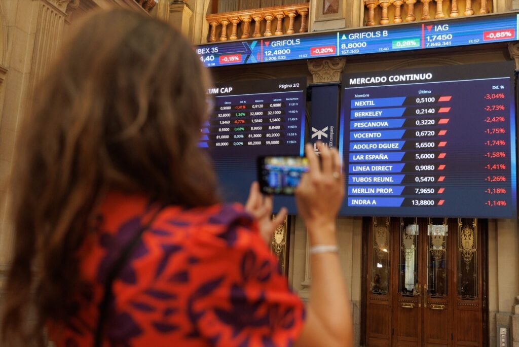 El Ibex 35 retrocede a 19.192 puntos en media sesión con incertidumbre en el sector tecnológico El Ibex 35 retrocede a 19.192 puntos en media sesión con incertidumbre en el sector tecnológico