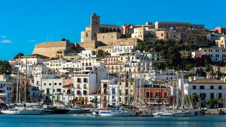 Un itinerario de 48 horas en la ciudad de Ibiza con alojamiento boutique, gastronomía ibicenca y visita a Formentera Un itinerario de 48 horas en la ciudad de Ibiza con alojamiento boutique, gastronomía ibicenca y visita a Formentera