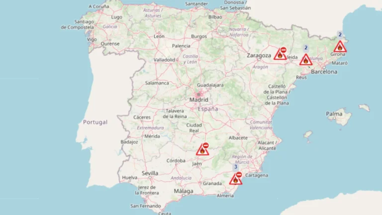 Incendios forestales en España obligan a cerrar carreteras en Almería y Cataluña Incendios forestales en España obligan a cerrar carreteras en Almería y Cataluña