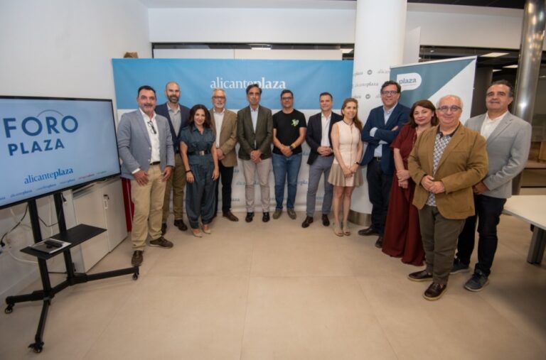 Empresarios y tecnólogos de Alicante identifican desconexión entre industria y tecnología como freno a la reindustrialización Empresarios y tecnólogos de Alicante identifican desconexión entre industria y tecnología como freno a la reindustrialización