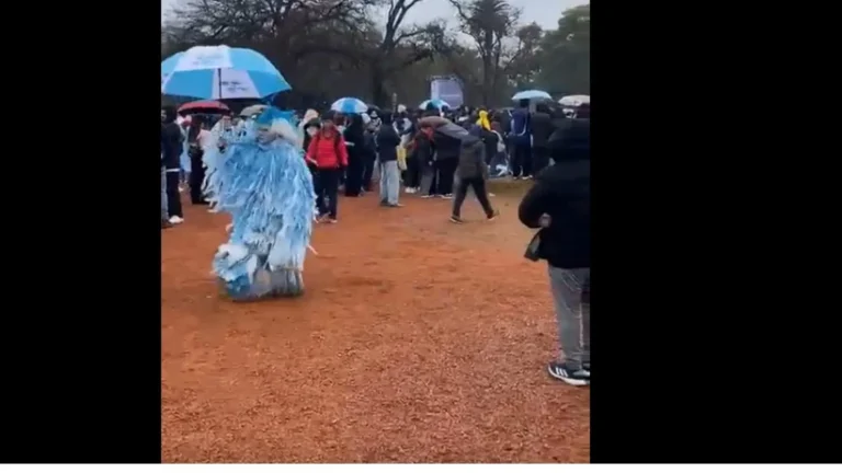 La lluvia apaga la emoción en la fan zone de Buenos Aires previo a una final La lluvia apaga la emoción en la fan zone de Buenos Aires previo a una final