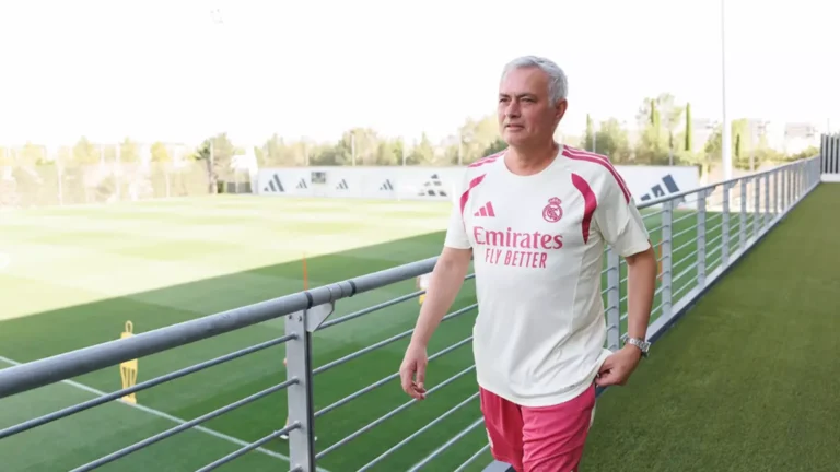 José Mourinho regresa al Real Madrid y arranca trabajos en Valdebebas José Mourinho regresa al Real Madrid y arranca trabajos en Valdebebas