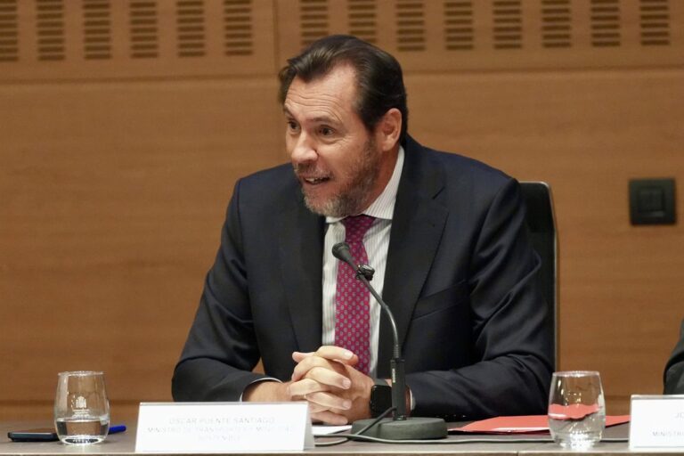 Ministro Óscar Puente critica coincidencia entre fallo del TJUE sobre amnistía y jurado popular contra Begoña Gómez