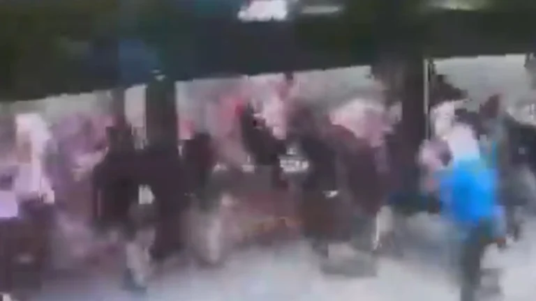 Grupo de radicales irrumpe en bar de Navarra y agrede a militares durante la final del Mundial Grupo de radicales irrumpe en bar de Navarra y agrede a militares durante la final del Mundial