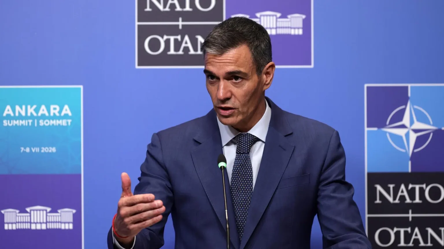 Pedro Sánchez pospone al viernes 15 de julio la demolición de la Verja de Gibraltar por su visita a zona del incendio en Almería Pedro Sánchez pospone al miércoles 15 de julio la demolición de la Verja de Gibraltar por su visita a zona del incendio en Almería
