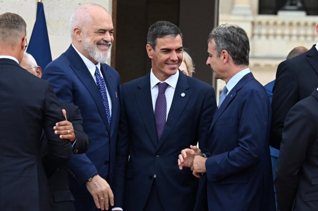 Pedro Sánchez insiste en mantener el apoyo militar a Ucrania y aprobar nuevas sanciones contra Rusia Pedro Sánchez insiste en mantener el apoyo militar a Ucrania y aprobar nuevas sanciones contra Rusia
