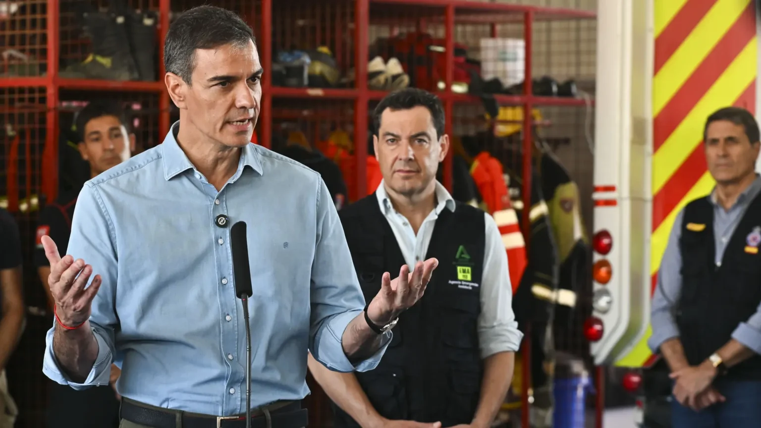 Sánchez reclama acelerar el pacto climático ante los incendios en Almería Sánchez reclama acelerar el pacto climático ante los incendios en Almería