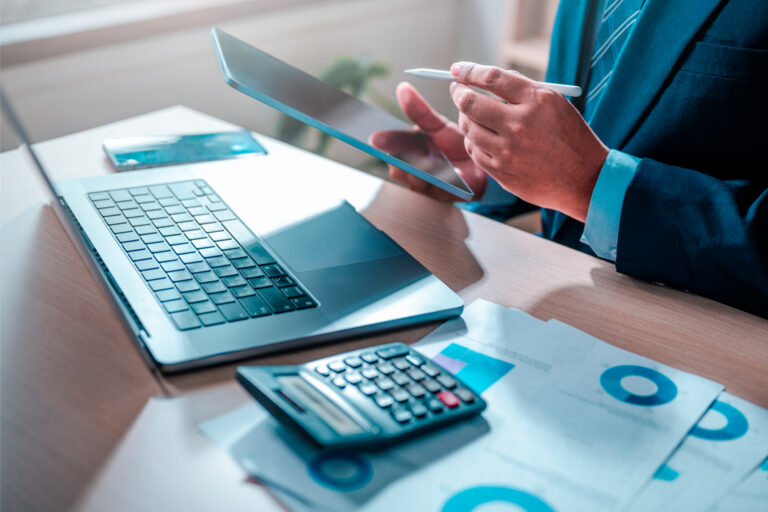 Solo el 9% de las pymes españolas utiliza tecnología avanzada pese a que el 79% cree estar digitalizada Solo el 9% de las pymes españolas utiliza tecnología avanzada pese a que el 79% cree estar digitalizada