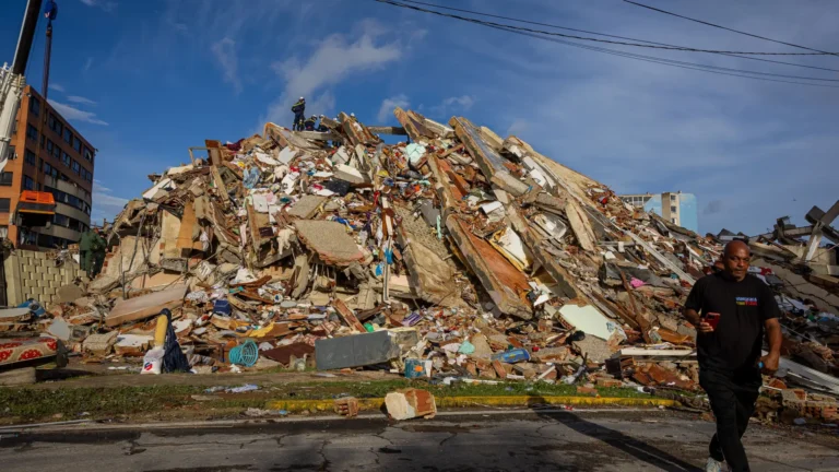 Sube a 4,333 cifra de muertos por terremotos en Venezuela Sube a 4,333 cifra de muertos por terremotos en Venezuela