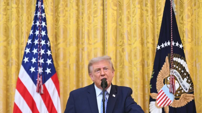 Trump presenta documentos desclasificados de la CIA sobre presunta manipulación electoral en Venezuela durante 2017 Trump presenta documentos desclasificados de la CIA sobre presunta manipulación electoral en Venezuela durante 2017