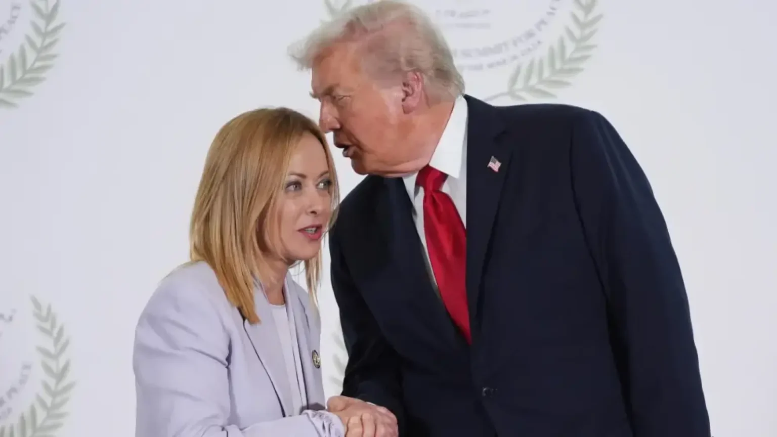 Trump pide orden de alejamiento contra Meloni antes de la cumbre de la OTAN en Ankara Trump pide orden de alejamiento contra Meloni antes de la cumbre de la OTAN en Ankara