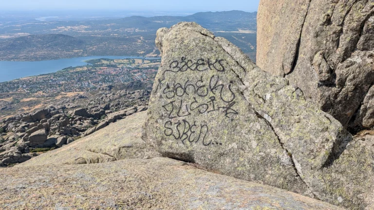 La Comunidad de Madrid utilizará tecnología QR para combatir pintadas en La Pedriza La Comunidad de Madrid utilizará tecnología QR para combatir pintadas en La Pedriza