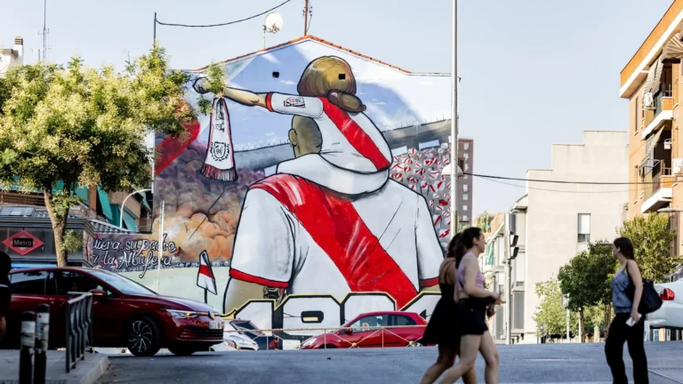 Aficionados del Rayo Vallecano convocan manifestación en Vallecas para reclamar condiciones dignas del estadio Aficionados del Rayo Vallecano convocan manifestación en Vallecas para reclamar condiciones dignas del estadio
