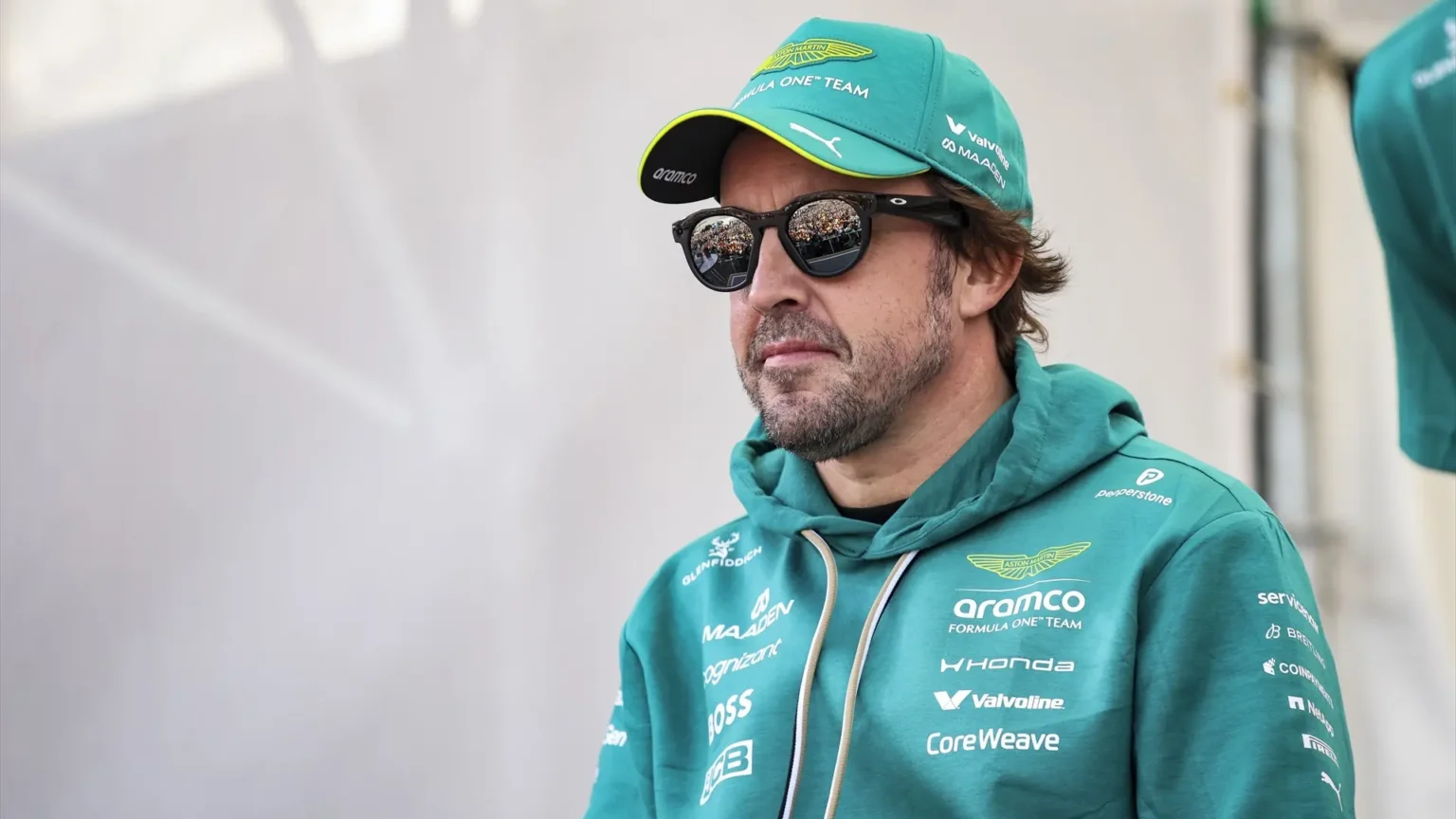 Fernando Alonso zanja rumores sobre su futuro y confirma su permanencia en Aston Martin