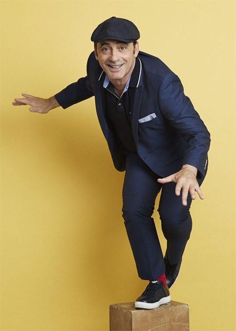 Análisis crítico: incoherencia editorial en cobertura de evento cultural español Análisis crítico: incoherencia editorial en cobertura de evento cultural español