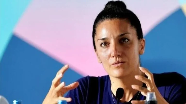 Andrea Fuentes acusa a Rusia de copiar rutinas de natación sincronizada en los Europeos de París