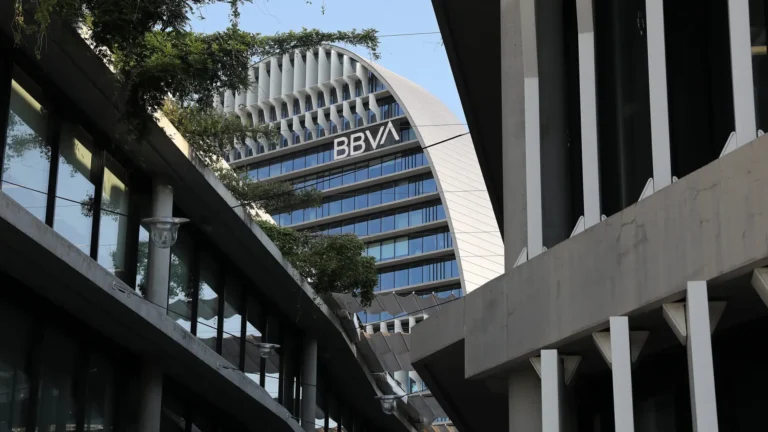 BBVA supera los 6,050 millones de euros en utilidades durante el primer semestre de 2026 BBVA supera los 6,050 millones de euros en utilidades durante el primer semestre de 2026