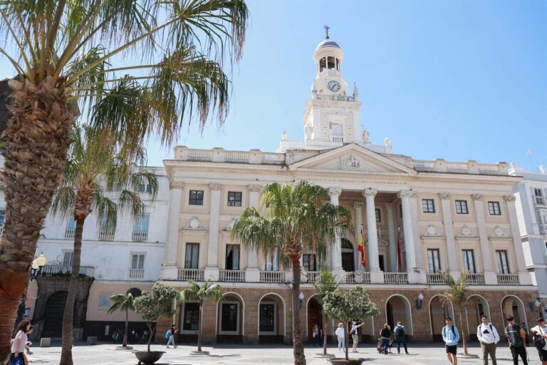 Cádiz y Alberobello fortalecen lazos culturales con gastronomía e historia en festival italiano Cádiz y Alberobello fortalecen lazos culturales con gastronomía e historia en festival italiano
