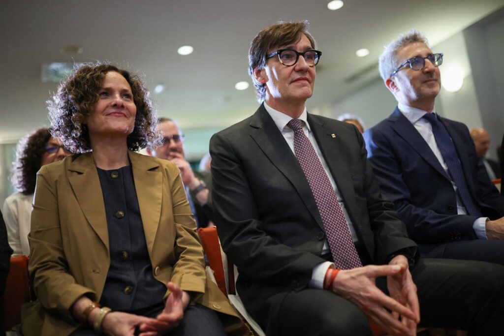 Informe revela diferencias de financiación entre comunidades autónomas españolas: Cataluña recibe 450 euros por habitante frente a 8 euros de Castilla-La Mancha Informe revela diferencias de financiación entre comunidades autónomas españolas: Cataluña recibe 450 euros por habitante frente a 8 euros de Castilla-La Mancha