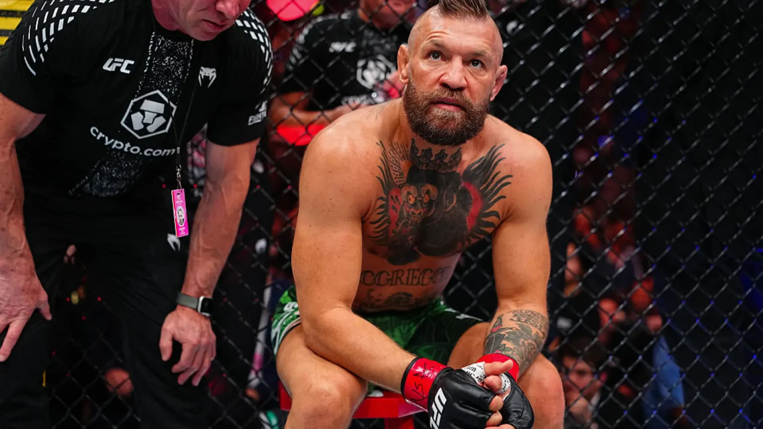 Conor McGregor estará fuera un año tras lesionarse la rodilla en los primeros segundos de UFC 329 Conor McGregor estará fuera un año tras lesionarse la rodilla en los primeros segundos de UFC 329