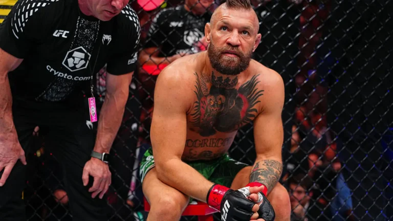 Conor McGregor estará fuera un año tras lesionarse la rodilla en los primeros segundos de UFC 329 Conor McGregor estará fuera un año tras lesionarse la rodilla en los primeros segundos de UFC 329