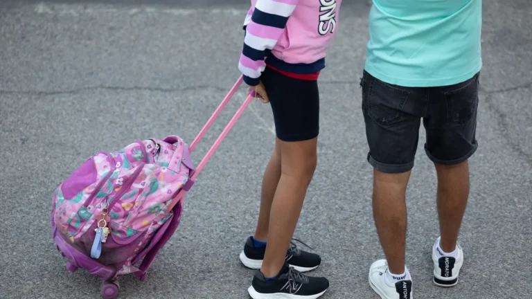 La OCU estima un gasto de 500 euros por alumno en la vuelta al cole y ofrece consejos para reducir costos La OCU estima un gasto de 500 euros por alumno en la vuelta al cole y ofrece consejos para reducir costos