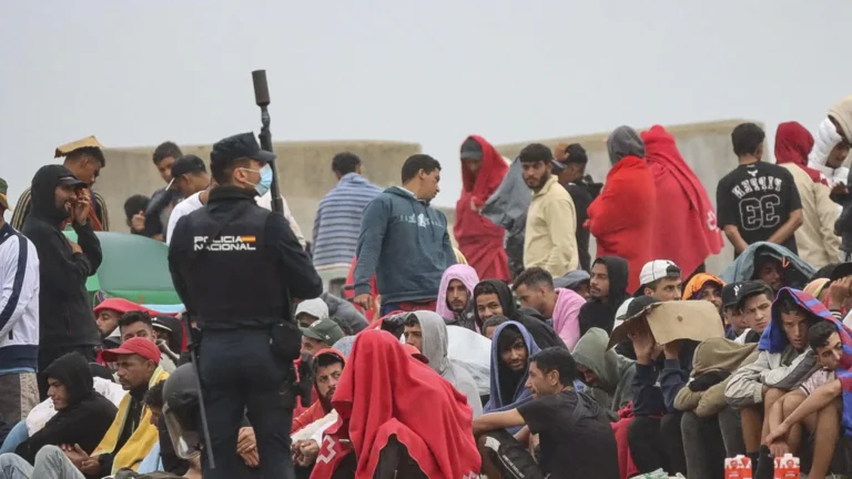 Ceuta permanece en crisis tres semanas después de la entrada masiva de migrantes desde Marruecos Ceuta permanece en crisis tres semanas después de la entrada masiva de migrantes desde Marruecos