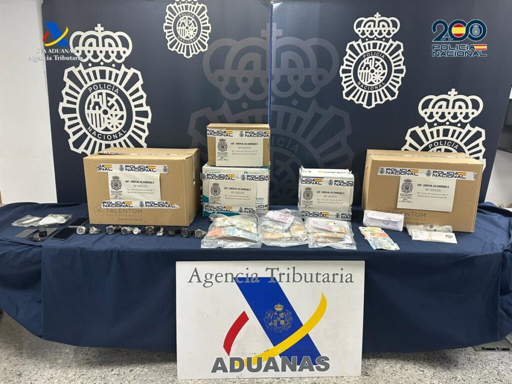 Desarticulan red criminal con 13 detenidos por defraudar 12 millones en IVA de alcohol en Andalucía Desarticulan red criminal con 13 detenidos por defraudar 12 millones en IVA de alcohol en Andalucía