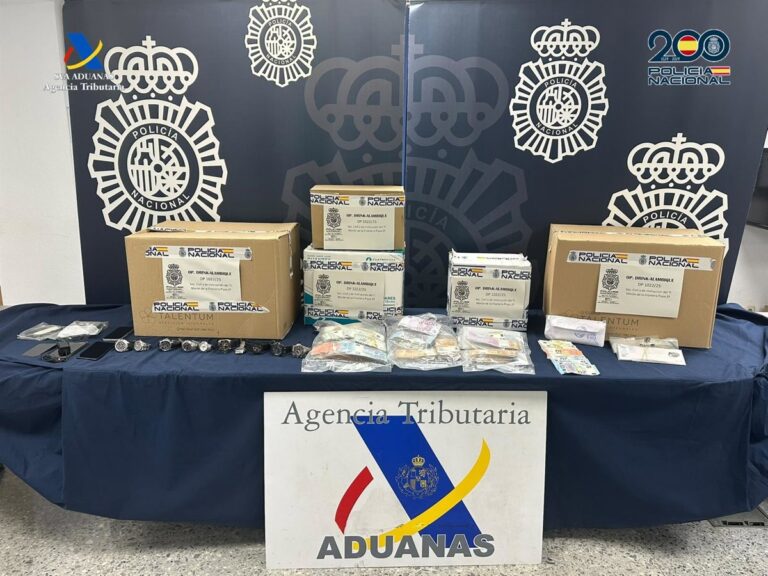 Desarticulan red criminal con 13 detenidos por defraudar 12 millones en IVA de alcohol en Andalucía Desarticulan red criminal con 13 detenidos por defraudar 12 millones en IVA de alcohol en Andalucía