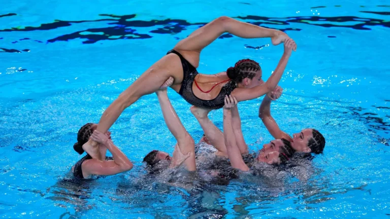 España cierra los Europeos de París 2026 con plata histórica en natación artística al ritmo de Rosalía