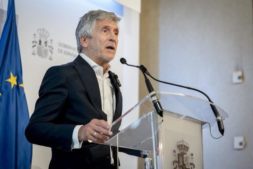 España restablece controles fronterizos en conexiones aéreas y marítimas con Italia
