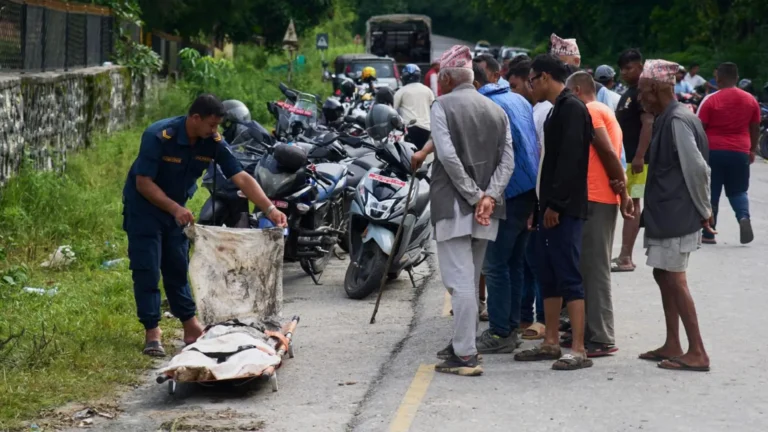 Gobierno español confirma que cuatro ciudadanos permanecen desaparecidos tras devastadora riada en Nepal Gobierno español confirma que cuatro ciudadanos permanecen desaparecidos tras devastadora riada en Nepal