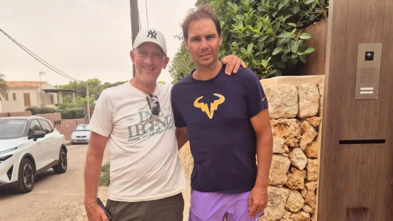 Familia neerlandesa visita la casa de Rafa Nadal en Manacor y desata críticas en redes sociales por invasión de privacidad Familia neerlandesa visita la casa de Rafa Nadal en Manacor y desata críticas en redes sociales por invasión de privacidad
