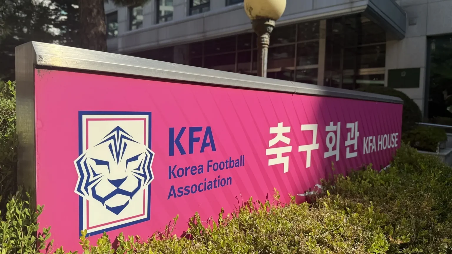 Federación Surcoreana de Fútbol se disculpa tras escándalo por pagos de servicios sexuales a árbitros extranjeros