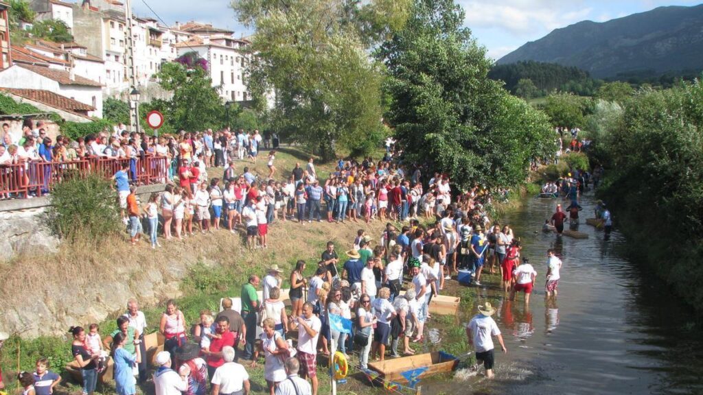 San Hilarión abre tres días de fiestas en Colunga con descenso folklórico del río y gastronomía tradicional San Hilarión abre tres días de fiestas en Colunga con descenso folklórico del río y gastronomía tradicional